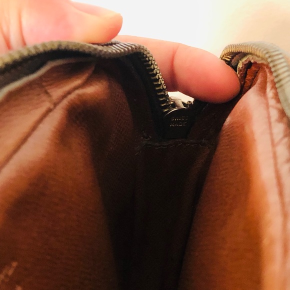 SOLD!!! Authentic Louis Vuitton Clutch in Monogram - Picture 16 of 16